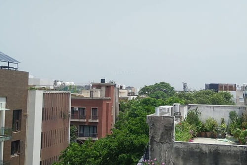 Hauz Khas Enclave Delhi – Location, Connectivity, and Life in South Delhi’s Most Layered Address
